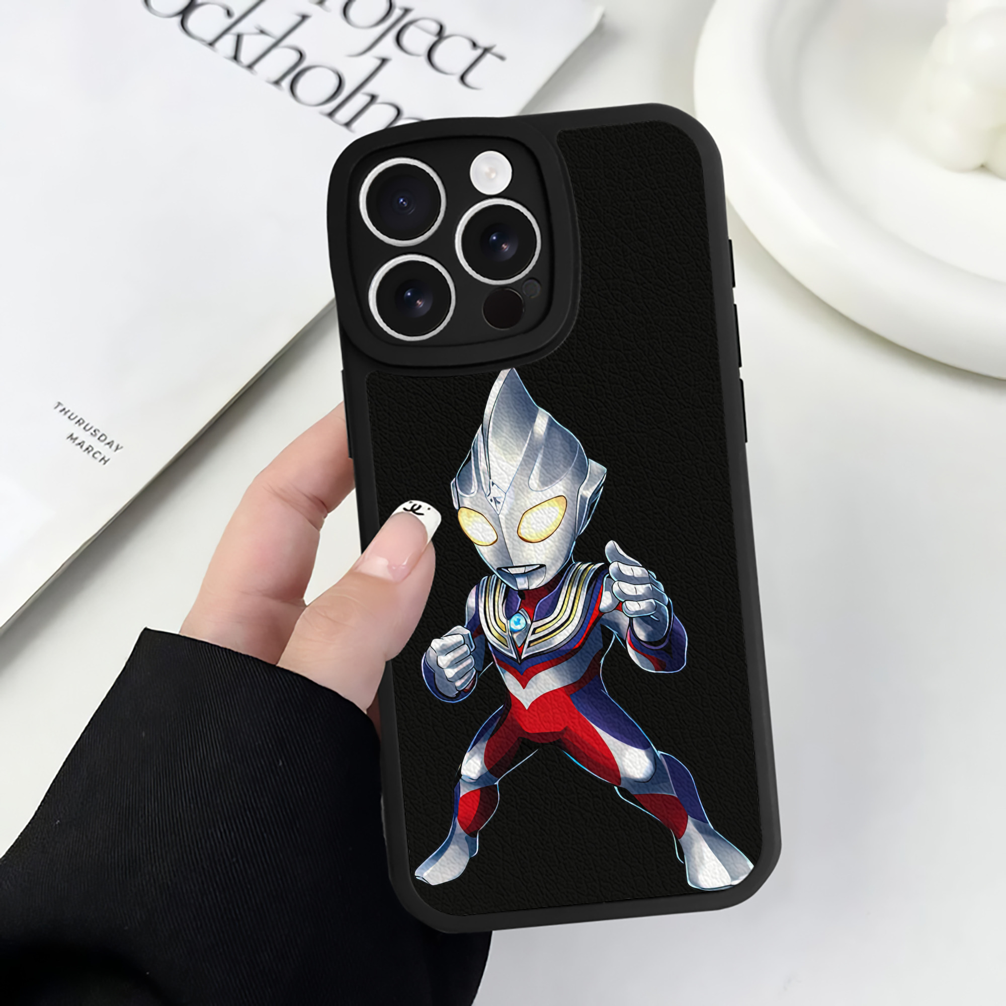 （画像用） ウルトラマン Ultraman 【iPhone 16シリーズ対応】シリコンスマホケース（レザー調） 材質：シリコン
